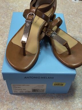 ANTONIO MELANI Tan Leather T-Strap Sandals with Metallic Accent GUC